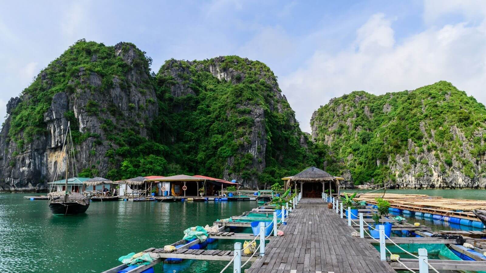 Halong bay - floating village
